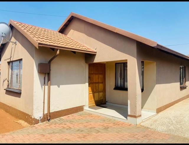3 BEDROOM HOUSE FOR SALE IN PROTEA GLEN